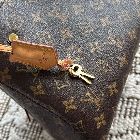 Louis Vuitton Montaigne BB Monogram Handbag - Picture 8 of 9